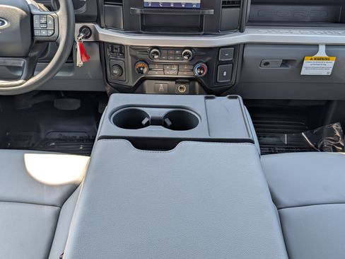 New 2026 Ford F250 XL w/ XL Chrome Package image 18