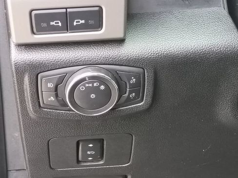 Used 2021 Ford F250 Lariat w/ Lariat Value Package AWD/4WD image 25