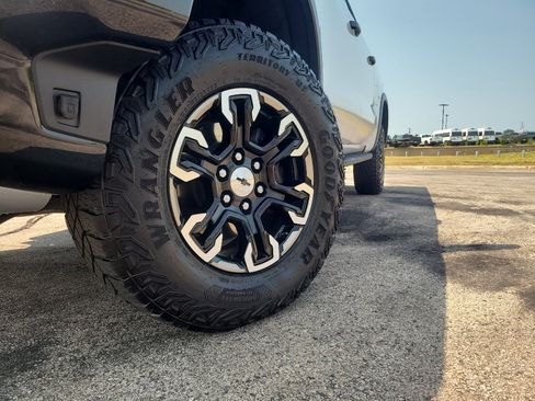 Used 2024 Chevrolet Silverado 1500 ZR2 w/ Technology Package AWD/4WD image 9
