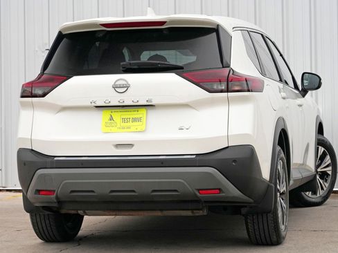 Used 2023 Nissan Rogue SV FWD image 4