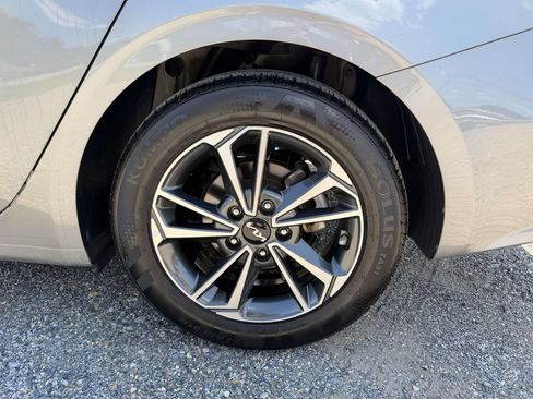 Used 2023 Kia Forte LXS w/ LXS Technology Package FWD image 7
