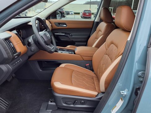 New 2026 Nissan Pathfinder Platinum image 12