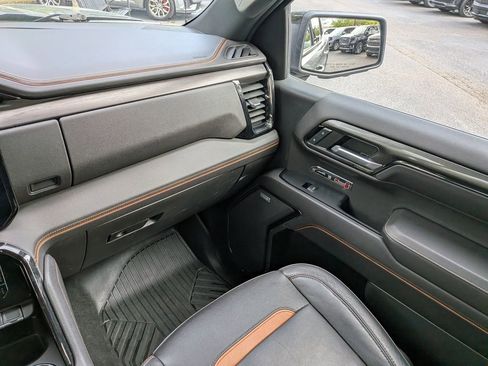 Used 2023 GMC Sierra 1500 AT4 w/ AT4 Premium Package AWD/4WD image 17