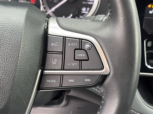 Used 2024 Toyota Highlander XLE image 23