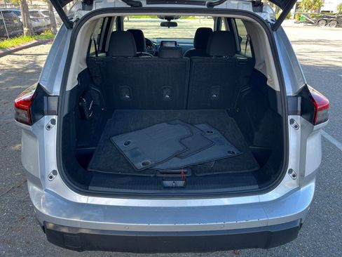 Used 2025 Nissan Rogue SV image 33