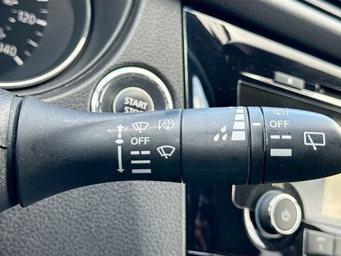 Used 2017 Nissan Rogue SV FWD image 14