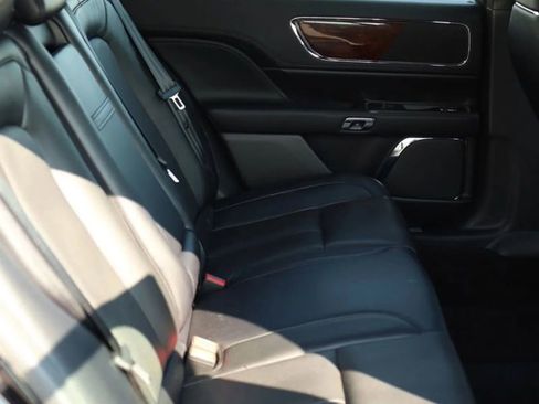 Used 2019 Lincoln Continental Select w/ Continental Climate Package image 43