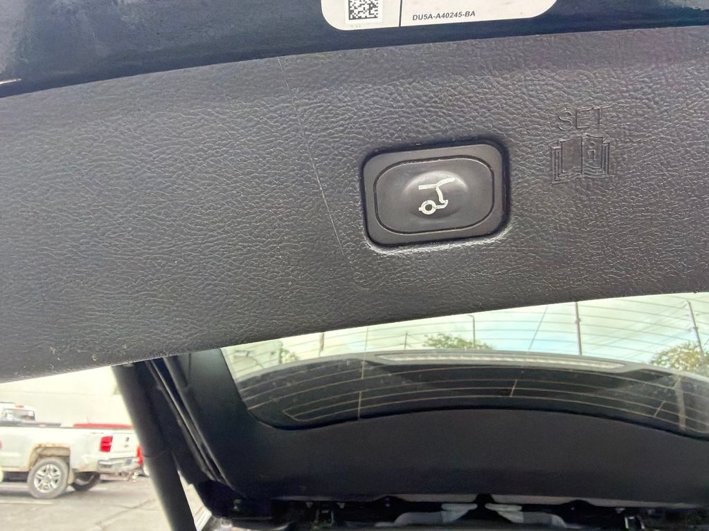 Used 2020 Ford Edge SEL w/ Convenience Package AWD/4WD image 9