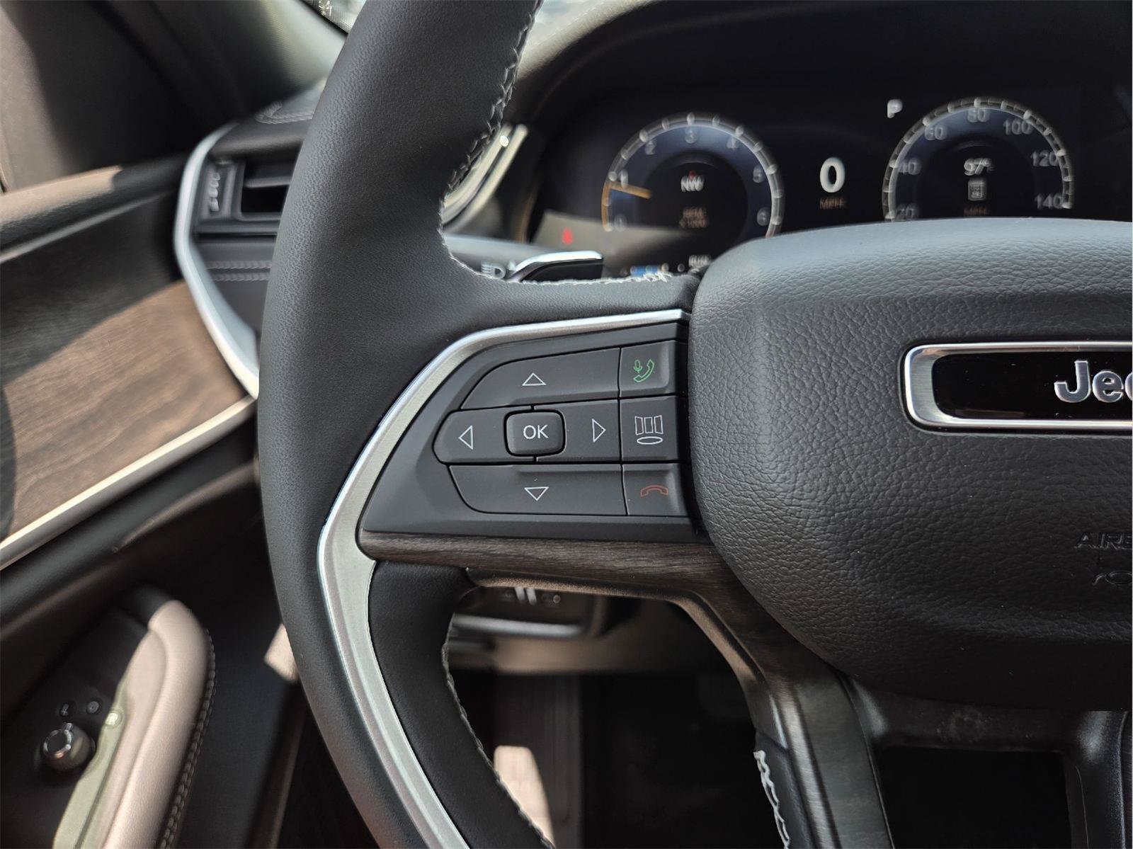 New 2027 Jeep Grand Cherokee Altitude RWD image 20