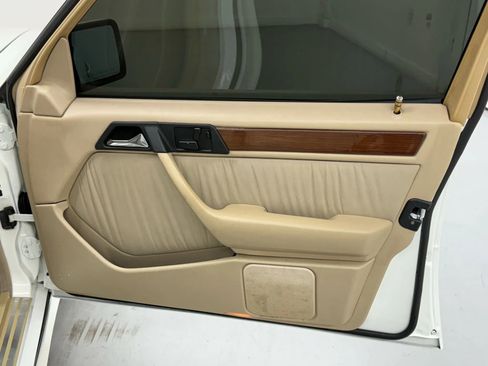 Used 1990 Mercedes-Benz 300 E 3.0 image 18