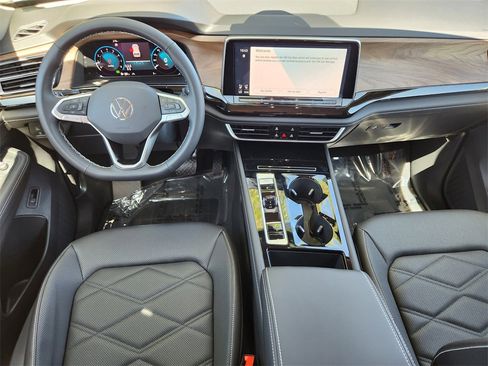 New 2025 Volkswagen Atlas Peak Edition SE image 2