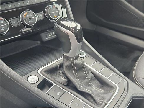 Used 2024 Volkswagen Jetta SE FWD image 12