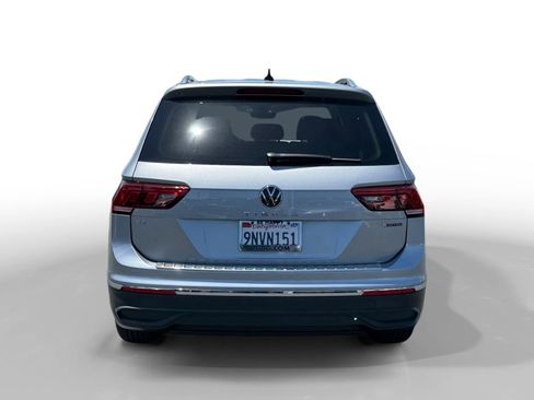 Used 2024 Volkswagen Tiguan SE AWD/4WD image 4