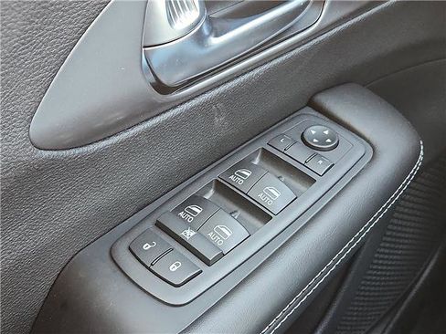 New 2026 Chrysler Pacifica Select FWD image 16