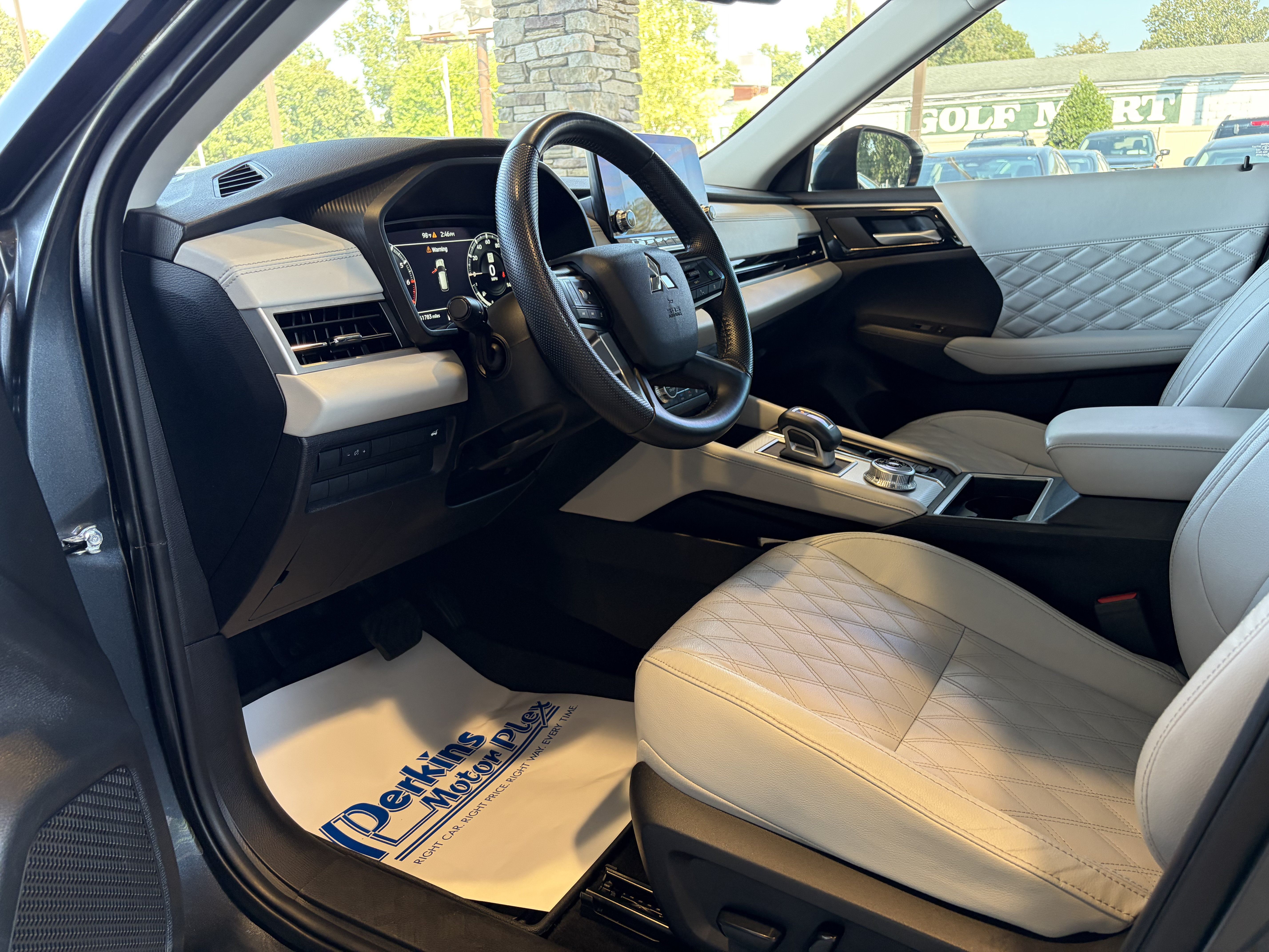 Used 2024 Mitsubishi Outlander SEL FWD image 2