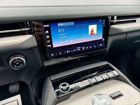 New 2025 Lincoln Navigator L Reserve w/ Jet Appearance Package image 16