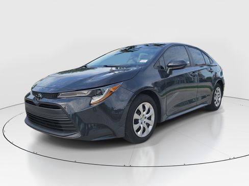 Used 2023 Toyota Corolla LE FWD image 3