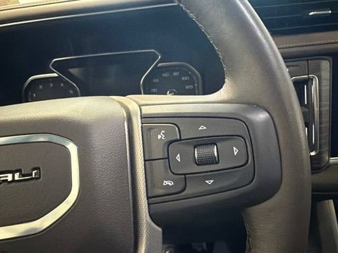 Used 2021 GMC Yukon Denali w/ Denali Premium Package AWD/4WD image 43