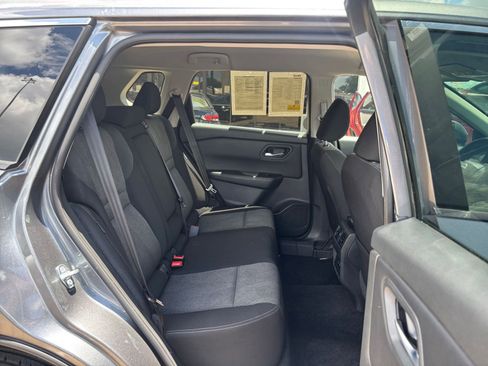 Used 2025 Nissan Rogue SV AWD/4WD image 28