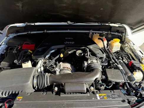 Used 2021 Jeep Gladiator Overland image 10