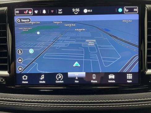 Used 2023 Chrysler Pacifica Limited w/ Uconnect Theater Family Group image 4