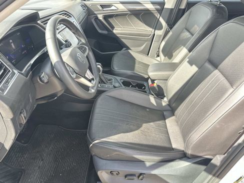 Used 2022 Volkswagen Tiguan SE image 19
