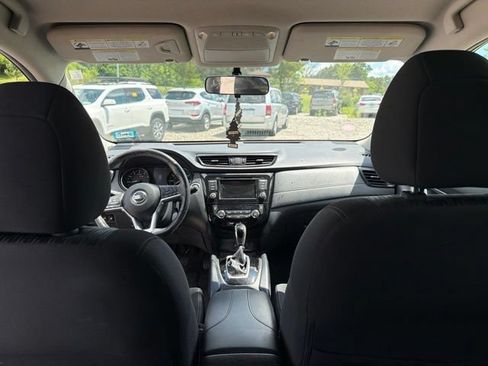 Used 2018 Nissan Rogue SV AWD/4WD image 17