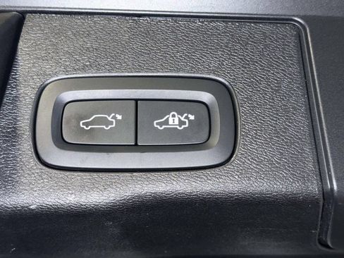 Used 2024 Volvo XC60 B5 Plus w/ Protection Package Premier AWD/4WD image 18