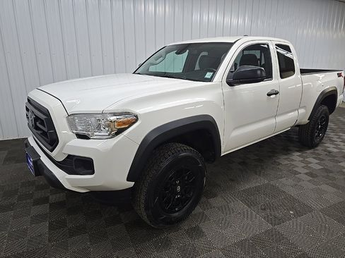 Used 2020 Toyota Tacoma SR image 8