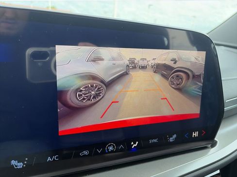 New 2026 Chevrolet Traverse LT FWD image 23
