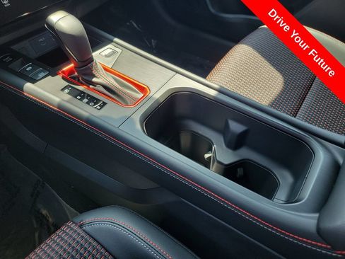 Used 2025 Nissan Kicks SR FWD image 16