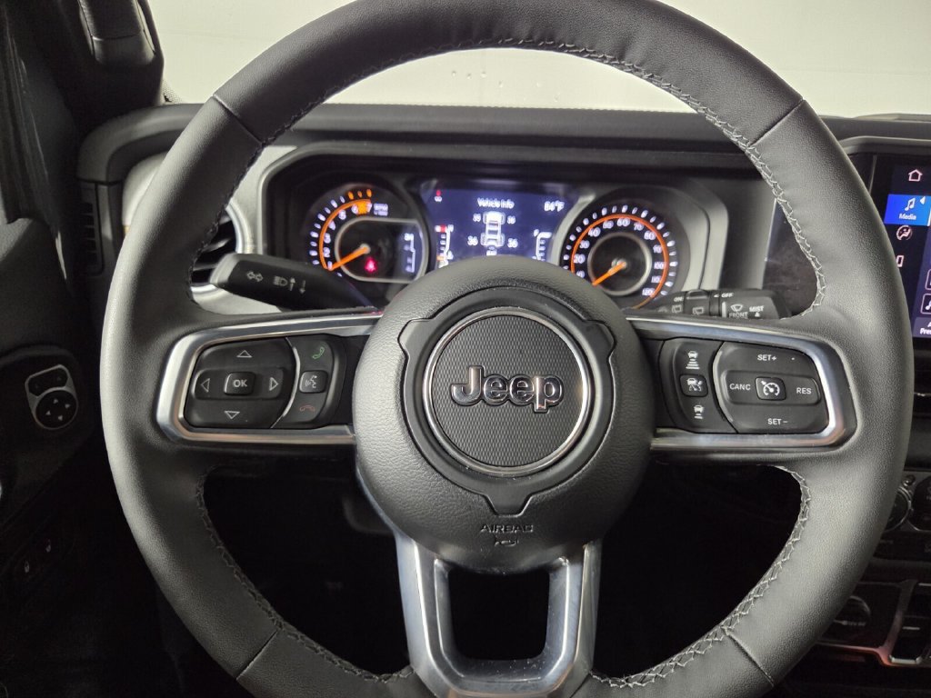 Used 2026 Jeep Wrangler Unlimited Sahara AWD/4WD image 15