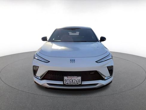 Used 2025 Buick Envista Sport Touring image 4