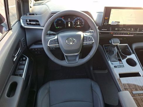 New 2026 Toyota Sienna Limited image 9