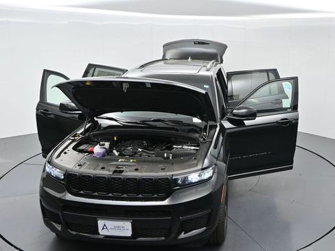 New 2025 Jeep Grand Cherokee L Limited w/ Black Appearance Package image 31