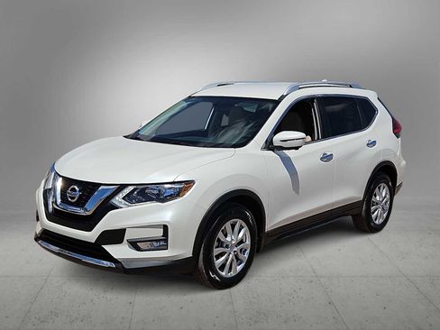 Used 2017 Nissan Rogue SV w/ SV Premium Package FWD image 4