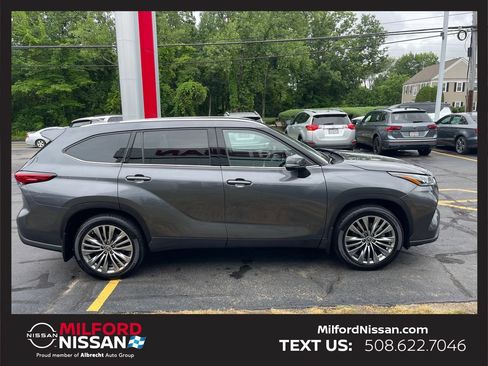 Used 2021 Toyota Highlander Platinum AWD/4WD image 6