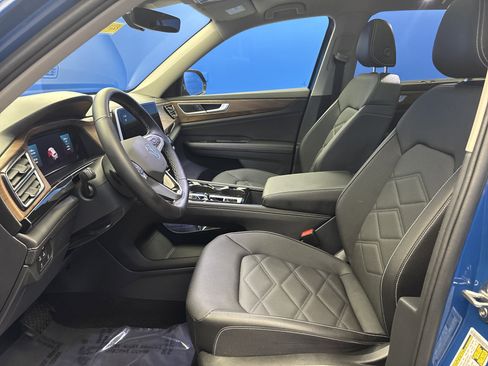 Certified 2025 Volkswagen Atlas SE w/ Panoramic Sunroof Package image 12