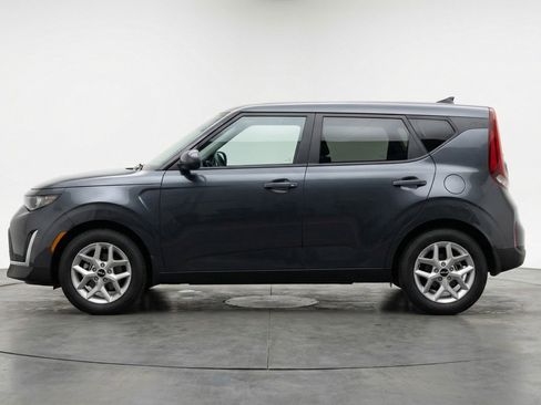 Used 2025 Kia Soul LX w/ LX Technology Package FWD image 5