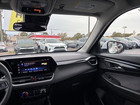 Used 2025 Chevrolet TrailBlazer LT image 34