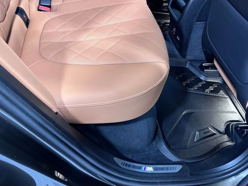 Used 2025 BMW X5 xDrive40i w/ M Sport Package image 23