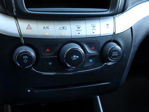 Used 2018 Dodge Journey SE w/ Popular Equipment Group image 10