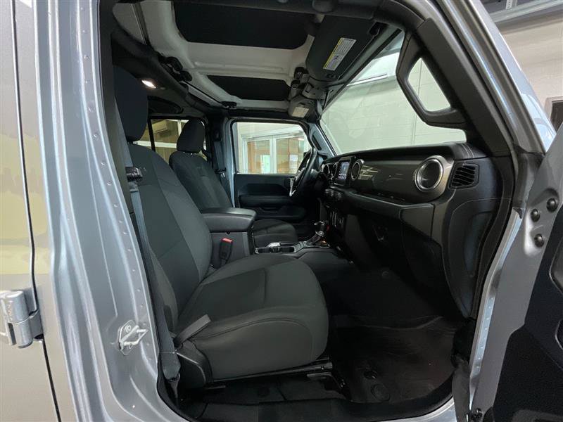Used 2018 Jeep Wrangler Unlimited Sahara AWD/4WD image 29