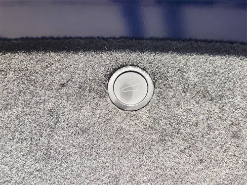 Used 2022 Tesla Model X image 13