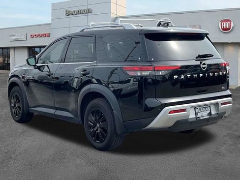 Used 2024 Nissan Pathfinder SL FWD image 4