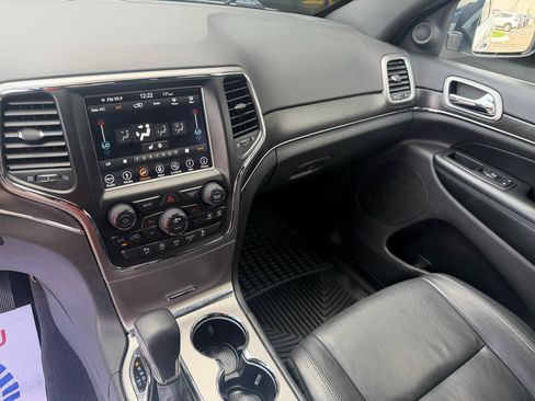 Used 2018 Jeep Grand Cherokee Limited AWD/4WD image 12