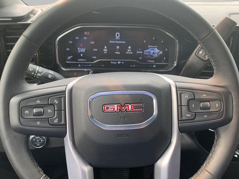 Used 2024 GMC Sierra 1500 Elevation AWD/4WD image 9