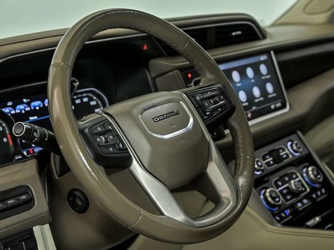 Used 2021 GMC Yukon XL Denali w/ Denali Ultimate Package AWD/4WD image 18