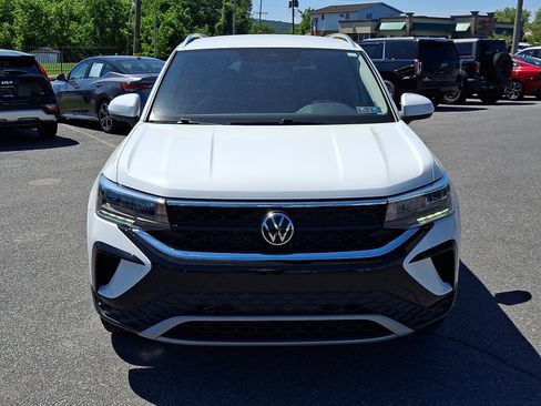 Used 2024 Volkswagen Taos SE AWD/4WD image 2