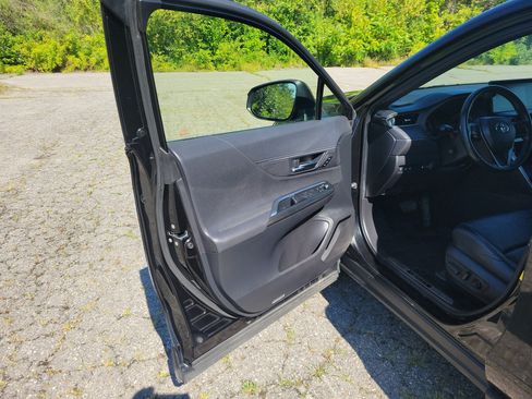 Used 2021 Toyota Venza XLE w/ Softex Package AWD/4WD image 15
